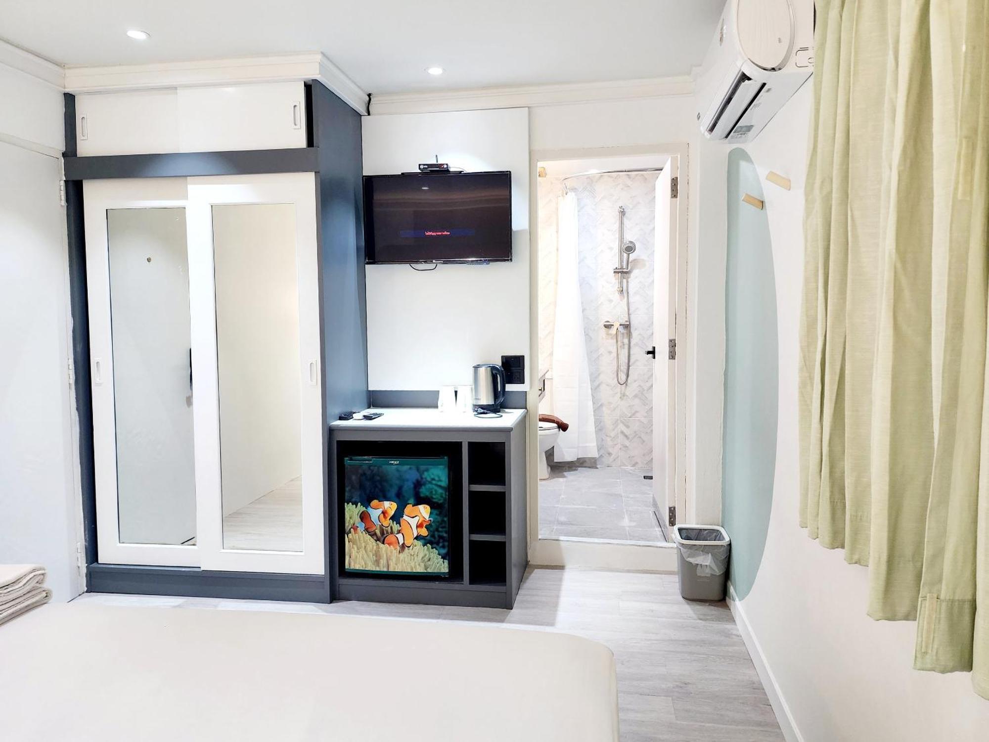 Seatel Phuket, Patong Beach Exterior photo