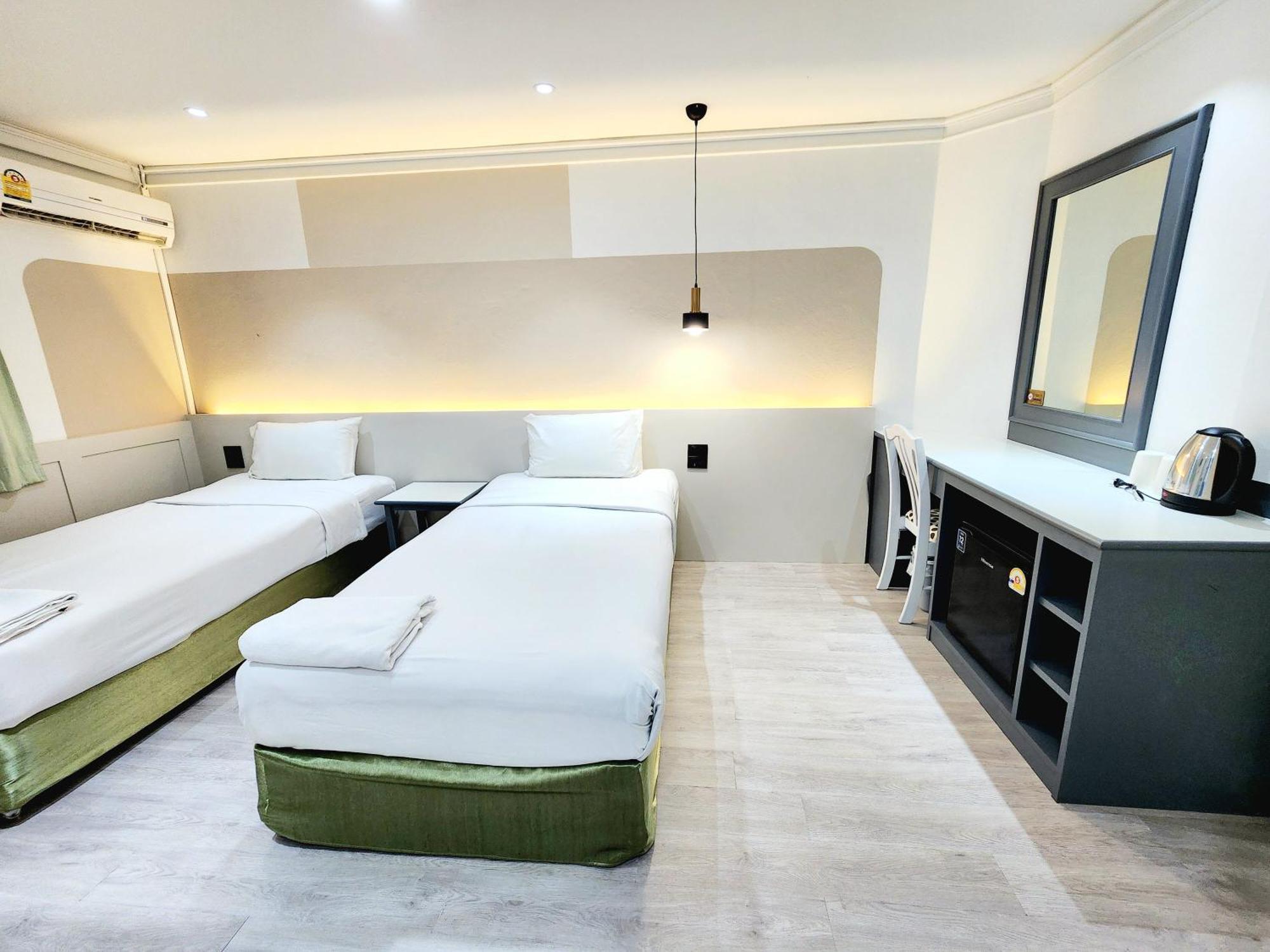 Seatel Phuket, Patong Beach Exterior photo