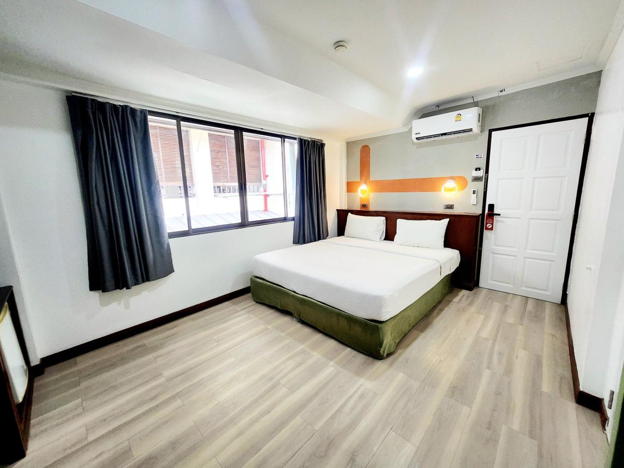 Seatel Phuket, Patong Beach Exterior photo